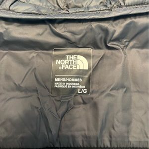 Men’s Northface vest with hood
